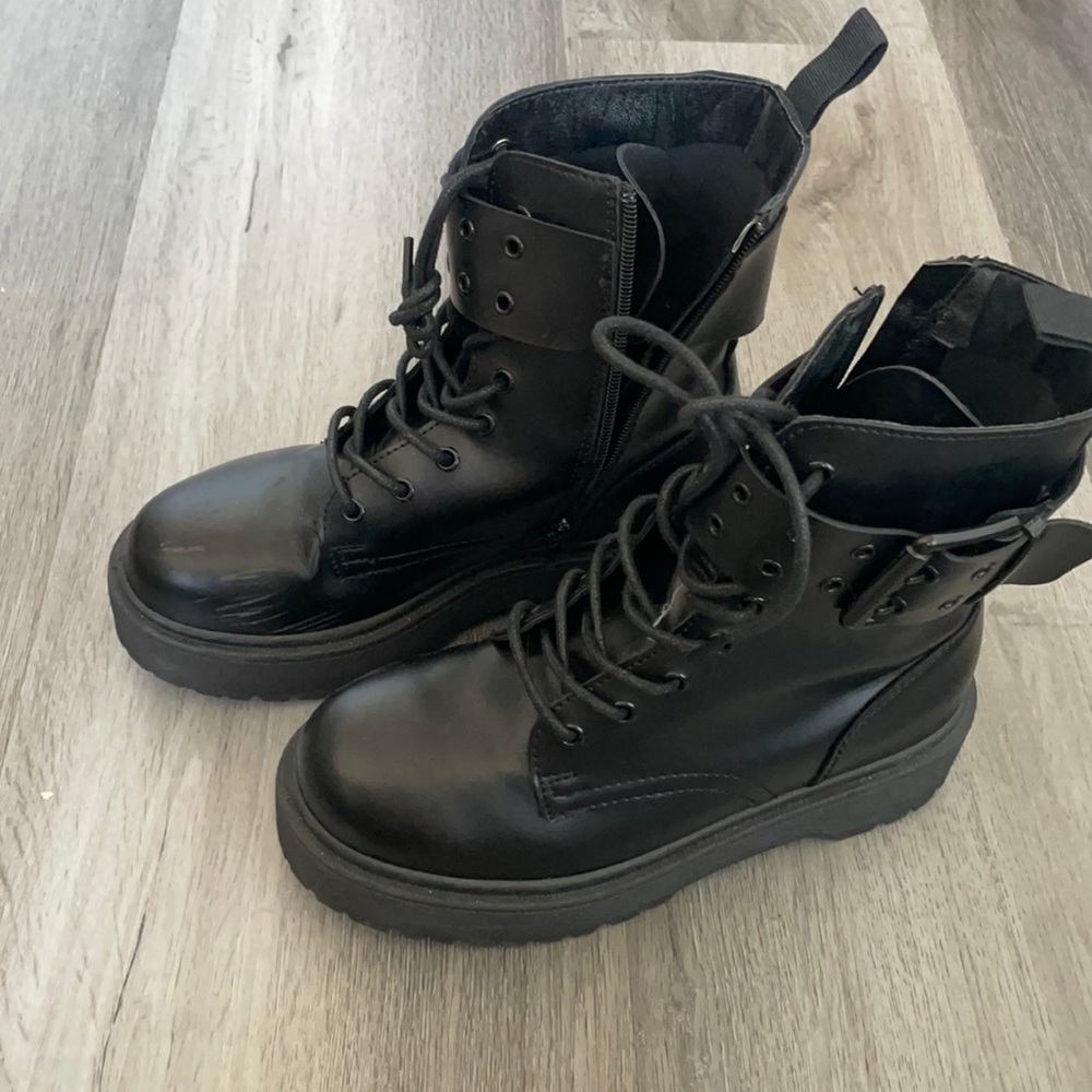 Forever 21 BLACK COMBAT BOOTS